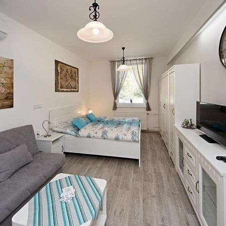 לוהקוביק Apartman Marica מראה חיצוני תמונה