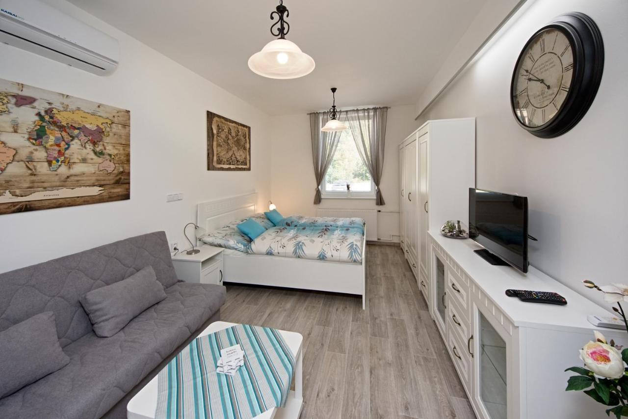 לוהקוביק Apartman Marica מראה חיצוני תמונה